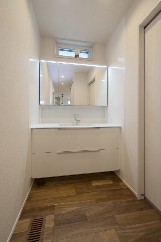 姫路で注文住宅建てるならYSHOME｜収納力たっぷりの洗面化粧台