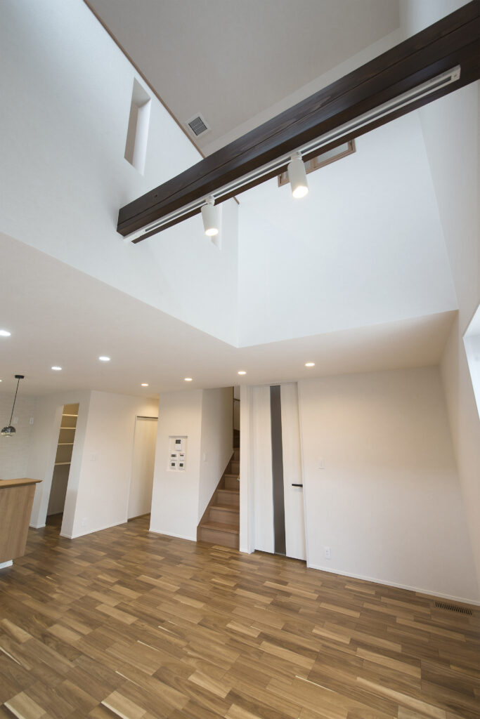 加古郡播磨町の新築住宅 吹き抜けリビング